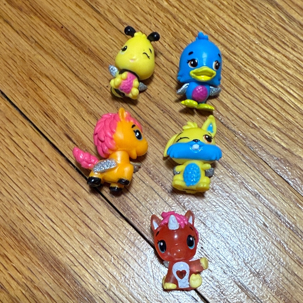 Hatchimals Season 1- Small Pet Figurine Bundle